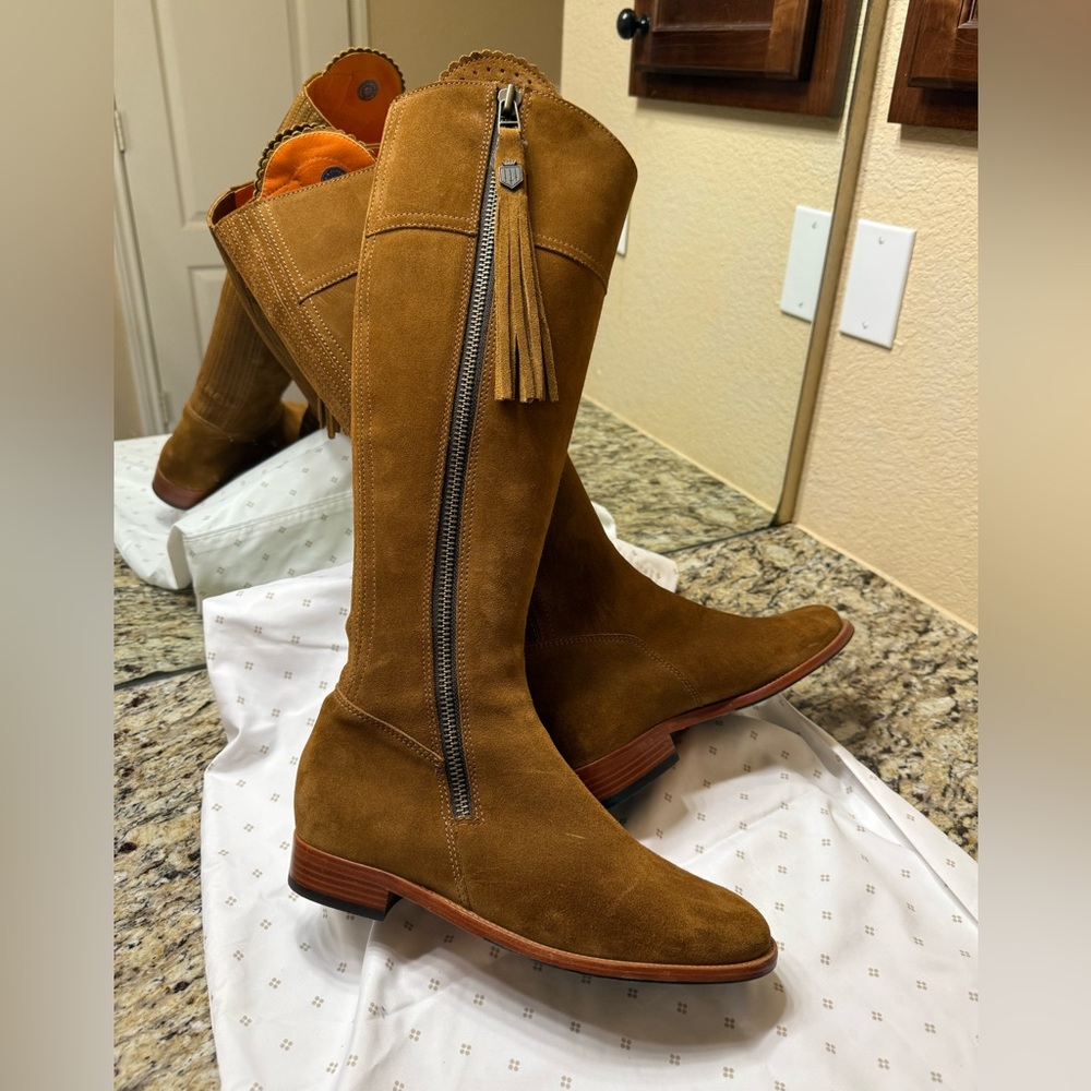 Fairfax and Favor Regina suede riding boots in size 9 1/2 new